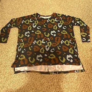 Boutique Super Soft Top Women Small Oversized and STRETCHY